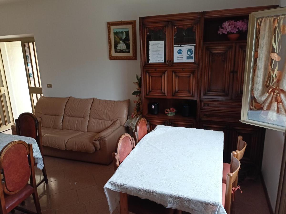 Da Angela - Camere Con Bagno Privato A Foligno Vicino Al Centro Extérieur photo