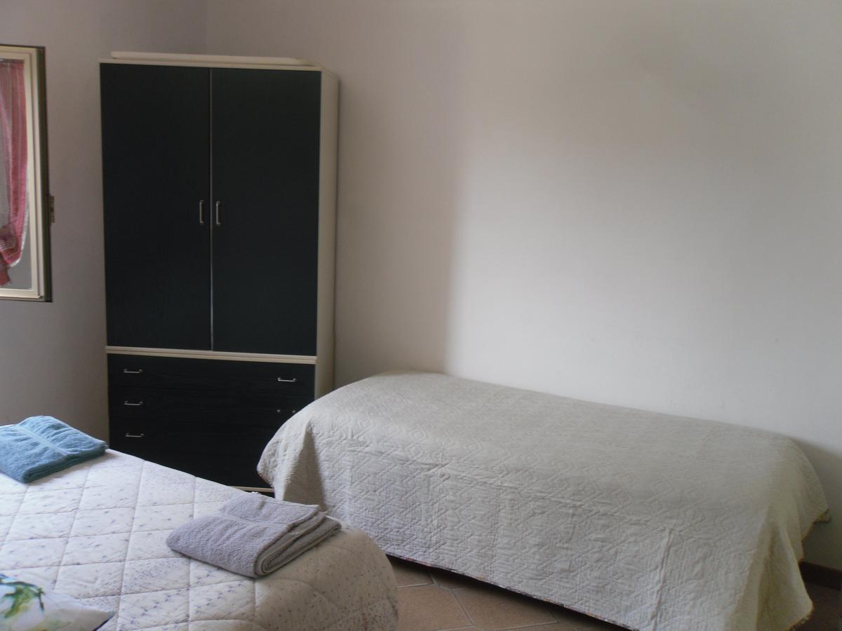 Da Angela - Camere Con Bagno Privato A Foligno Vicino Al Centro Extérieur photo