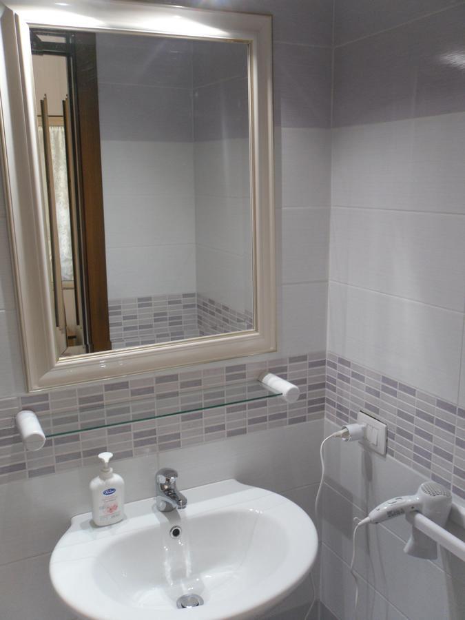 Da Angela - Camere Con Bagno Privato A Foligno Vicino Al Centro Extérieur photo